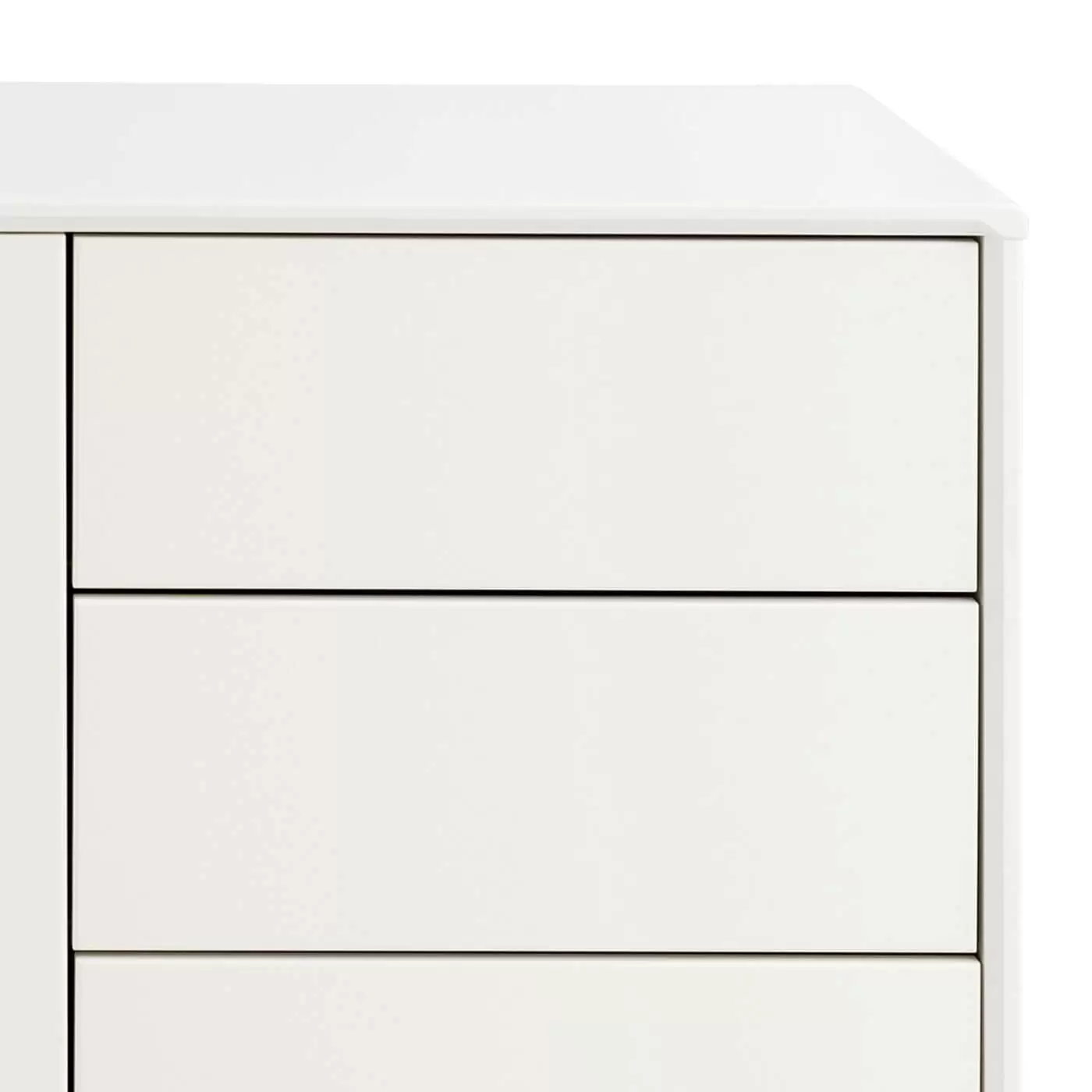 Biała komoda do salonu AVANTI skandynawska z drewna. Zbliżenie na nowoczesne szuflady bez uchwytów