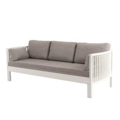 Sofa design AARRE rozkładana z drewna brzozy skandynawskiej lakierowanej na biało, z szarym materacem. Nowoczesne minimalistyczne wzornictwo
