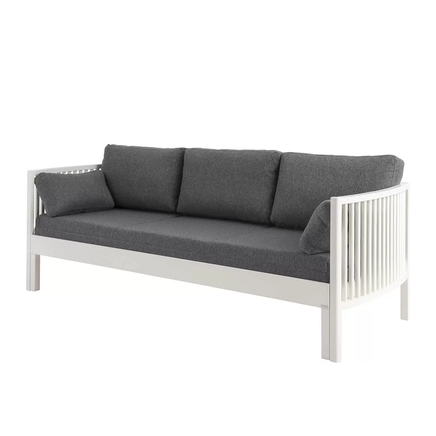 Sofa design AARRE rozkładana z litej brzozy lakierowanej na biało z beżowym materacem. Nowoczesne minimalistyczne skandynawskie wzornictwo