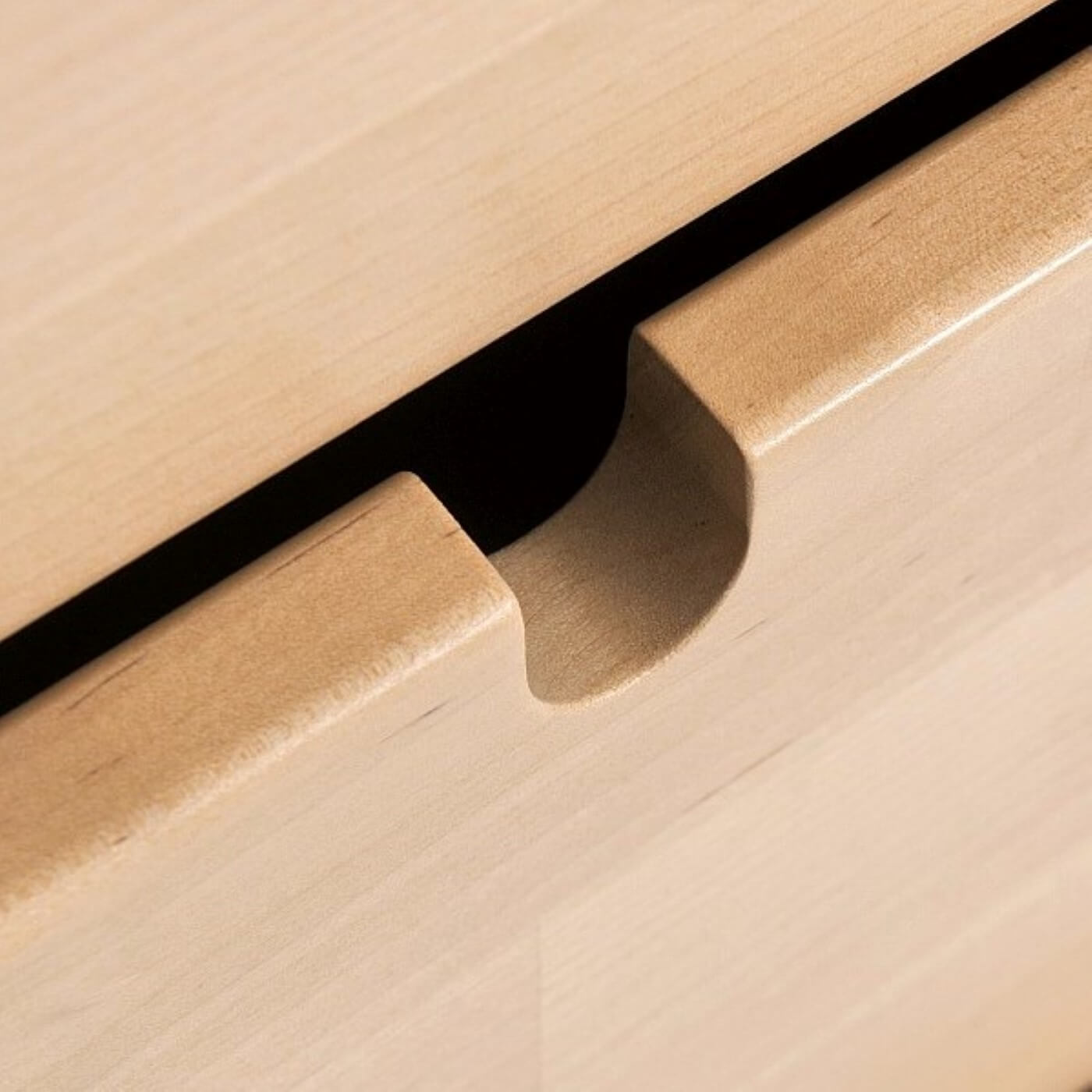 Szafka rtv skandynawska NOTTE. Ręcznie robiony nowoczesny drewniany uchwyt szuflady. Minimalistyczny design