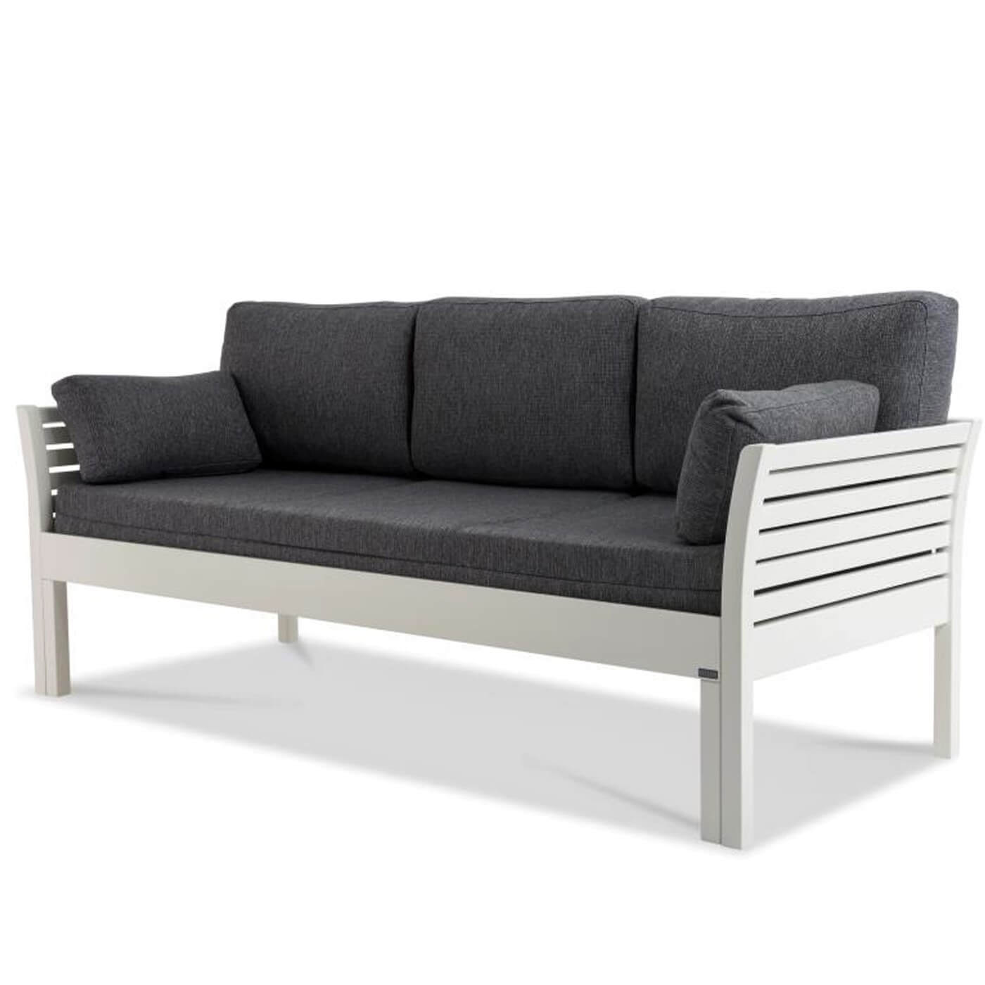 Sofa skandynawska rozkładana KANERVA z drewna brzozy kolor biały, na wysokich nogach, z szarym materacem i 5 poduszkami. Nowoczesny design