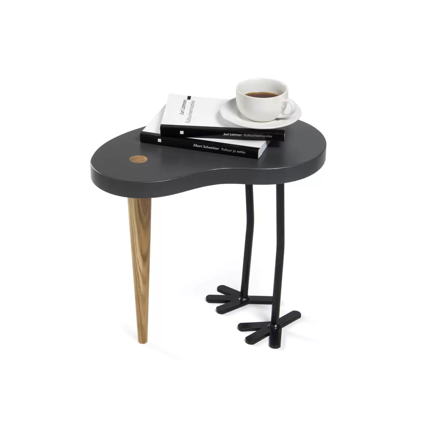 Stolik ozdobny, drewniany z szarym blatem, jedną dębową nogą i dwoma metalowymi nogami. Może być stolikiem przy kanpaie, stolikiem kawowym lub stolikiem nocnym.