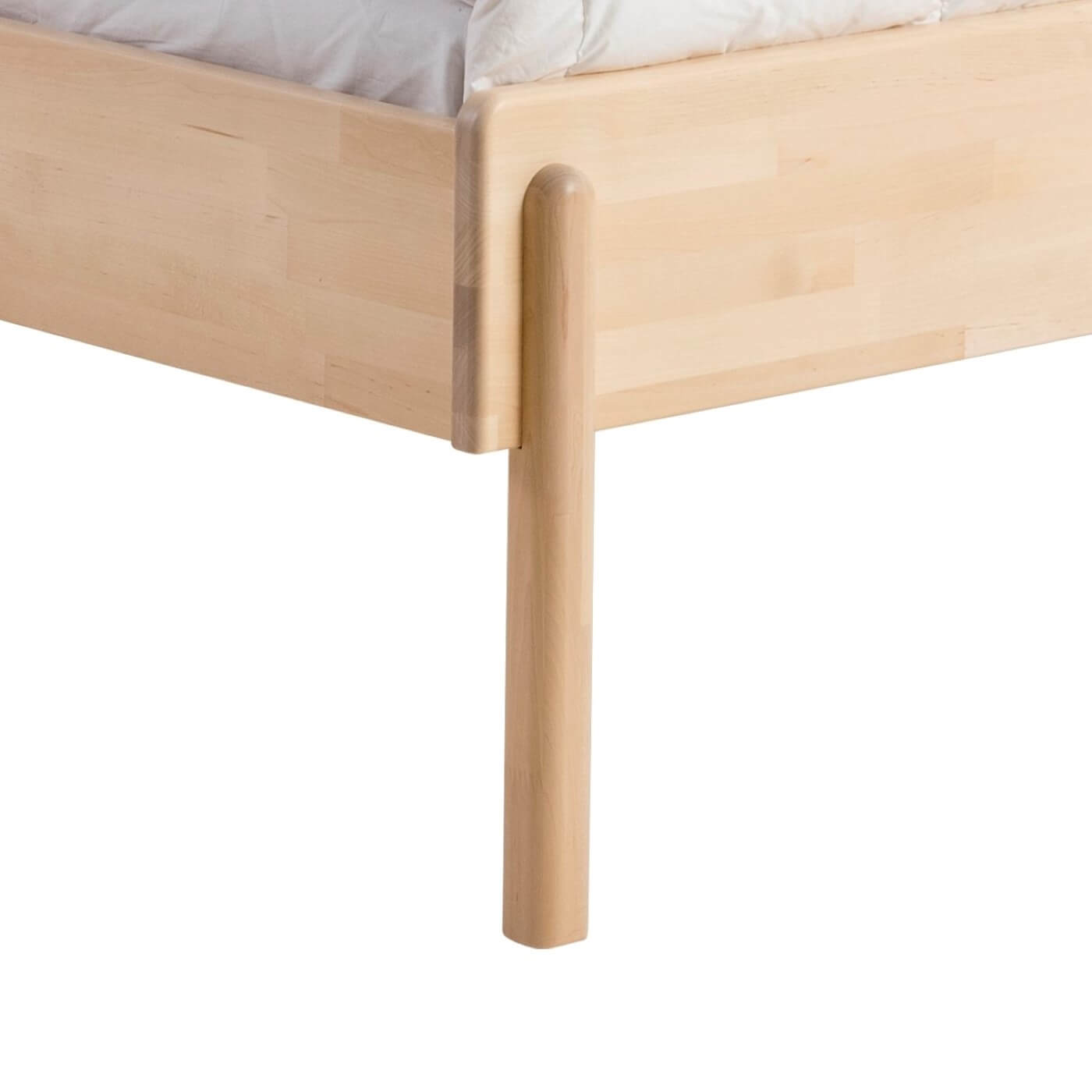 Łóżko design LENNU. Wysoka noga łóżka dwuosobowego 160x200 z drewna brzozy skandynawskiej. Nowoczesny design