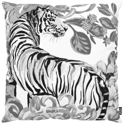 Poszewka dekoracyjna z tygrysem TIIKERIN. Poszewka na poduszkę biało, czarno szara z grubej bawełny z sylwetką tygrysem pośród kwiatów w powiększeniu. Skandynawskie wzornictwo