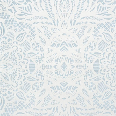 Dywanik jasny do sypialni ALEKSANDRA. Biały wzór 3d jak koronka jasno niebieskiego dekoracyjnego małego dywanika do sypialni